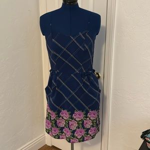 Adorable summer dress.